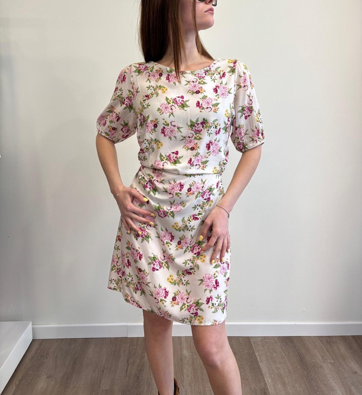 Susy Mix Abito Corto Fantasia Fiori Panna - Dolcevita Store Montesilvano